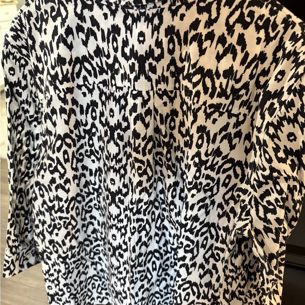 Chico's Monochrome Patterned Blouse - image 4